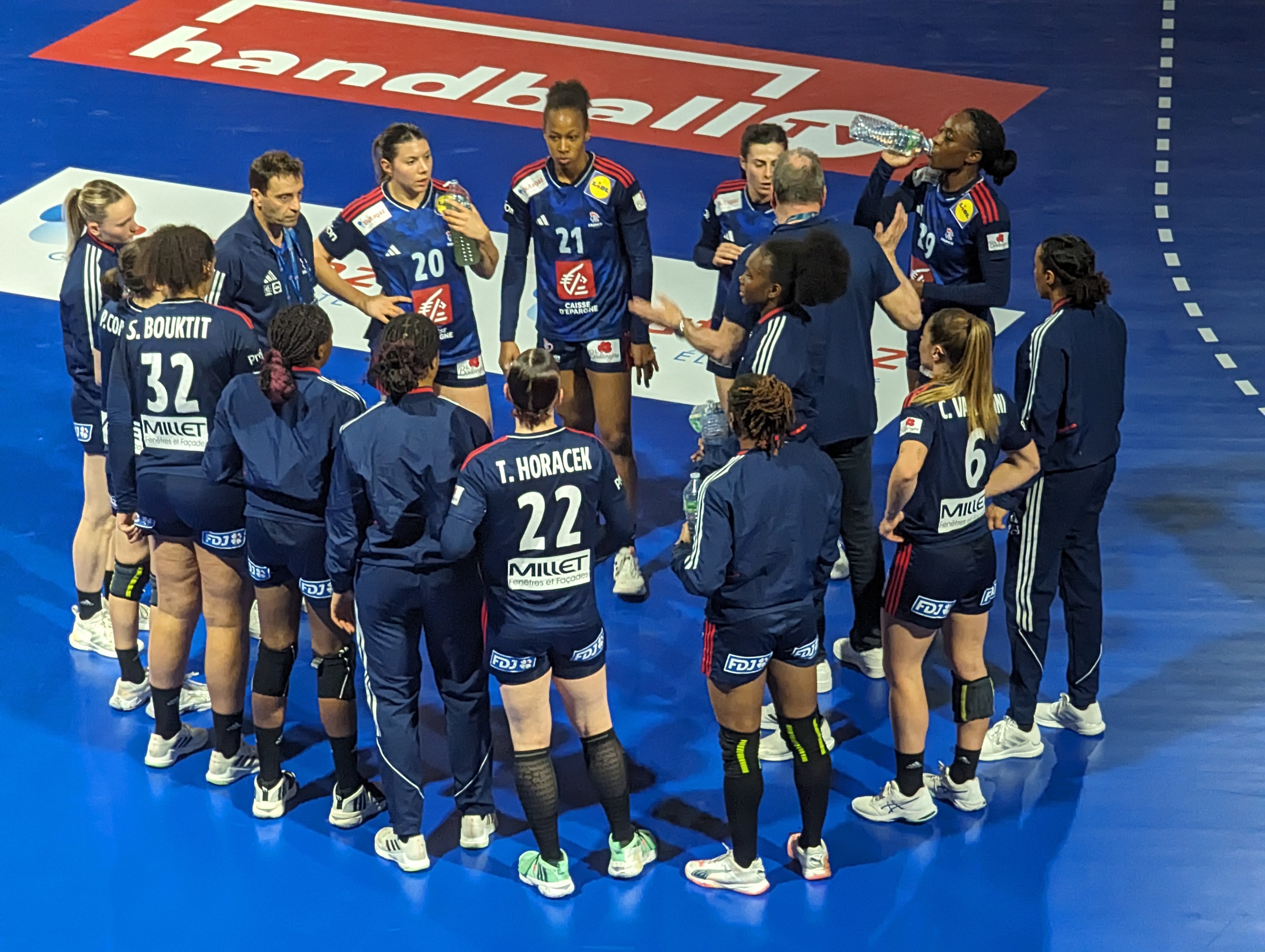 La France étrille une faible équipe de Lettonie