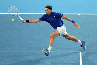 Arthur Rinderknech profite de l'abandon de Hamad Medjedovic