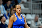 Caroline Garcia renversée par Emma Raducanu