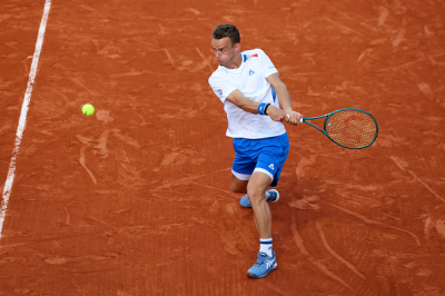 Luca Van Assche bat Adrian Mannarino