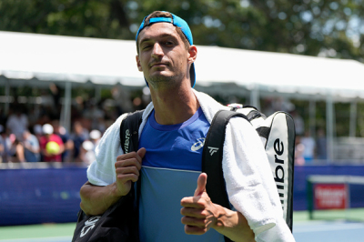 Terence Atmane fait plaisir avec des cartes Pokémon