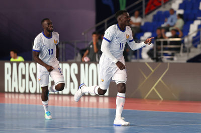 Les Bleus surclassent la Lettonie et s'emparent de la tête