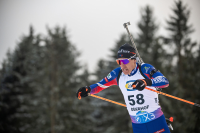 Quentin Fillon Maillet et Eric Perrot au pied du podium