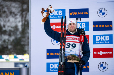 Emilien Claude sur le podium de l'individuel