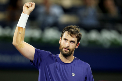 Quentin Halys profite de l'abandon de Tomas Machac