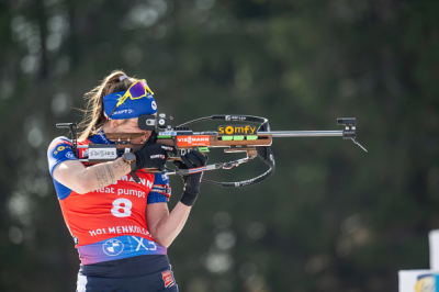 Les filles en quête de tickets pour la coupe du Monde à Bessans