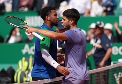 Arthur Fils plie face à Carlos Alcaraz