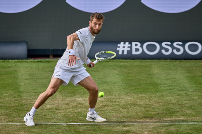 Alexander Zverev au dessus de Corentin Moutet