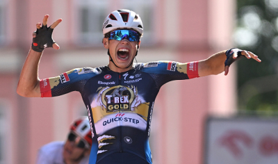 Paul Magnier s'impose au sprint et prend les devants