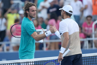 Benjami Bonzi s'offre un exploit en dominant Stefanos Tsitsipas