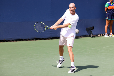 Adrian Mannarino s'impose sans trembler