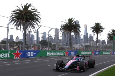 Mercedes survole Melbourne, entre résilience et frustration pour le clan français