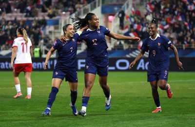 Les bleues dominent largement la Pologne