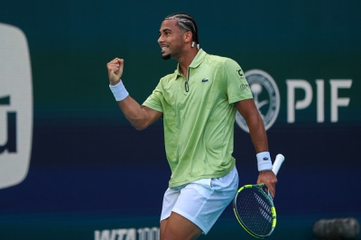 Arthur Fils passe le premier tour dans la douleur