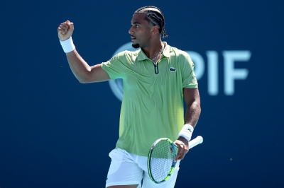 Arthur Fils bat Valentin Vacherot et rejoint les quarts