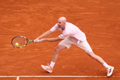 Adrian Mannarino battu par Zizou Bergs