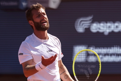 Corentin Moutet averti pour avoir enlevé son short