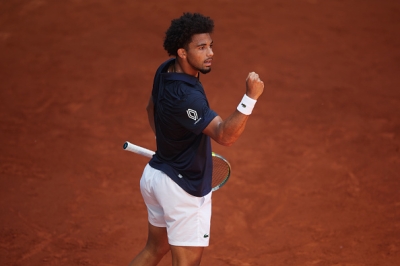 Arthur Fils domine Ignacio Buse dans la douleur