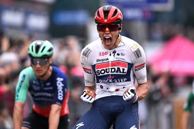 Paul Magnier termine avec le maillot cyclamen